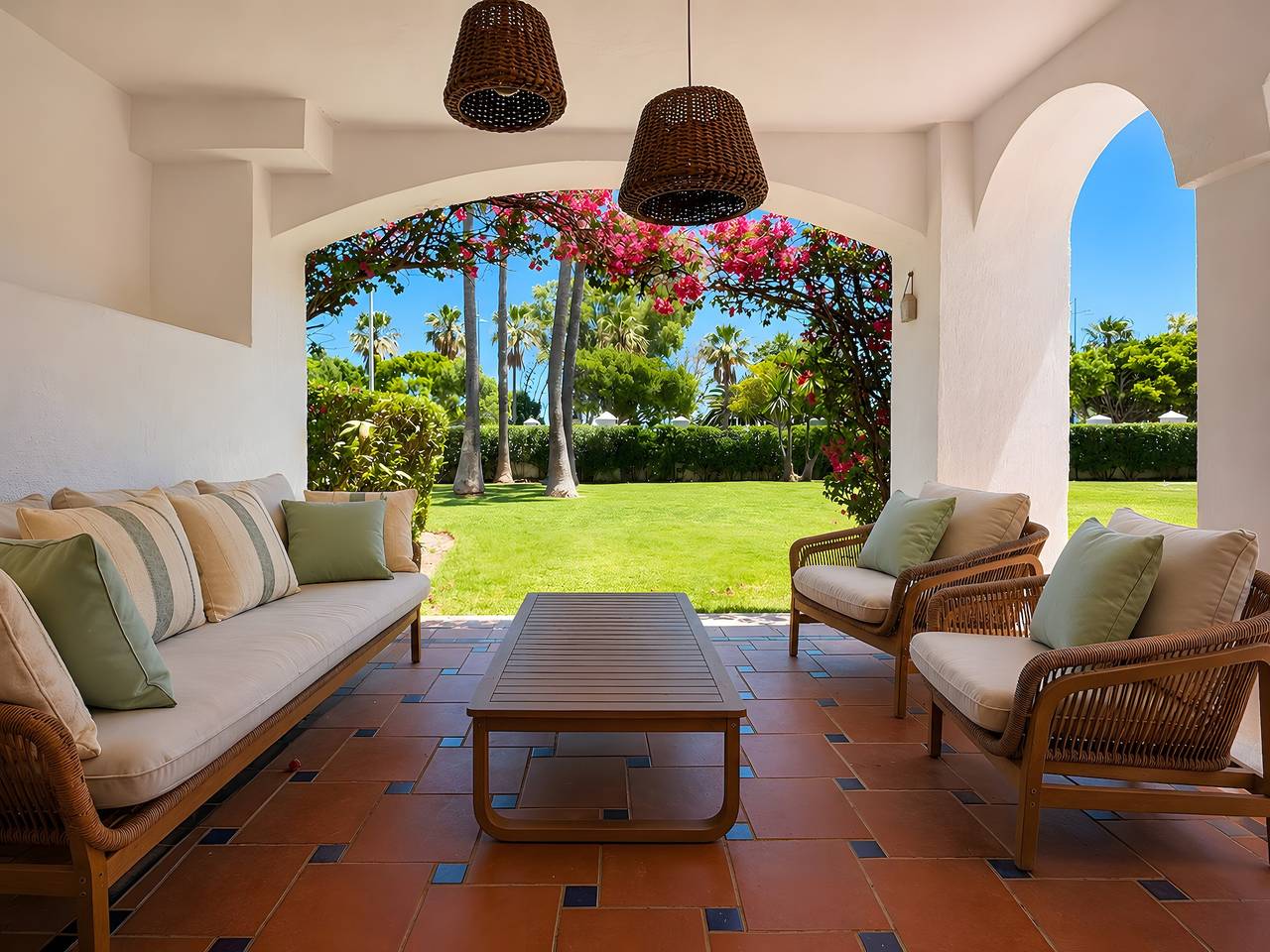 Apartamento entero, Apartamento 'Beachside San-Pedro' con vistas a la montaña, Wi-Fi y aire acondicionado in San Pedro Alcántara, Marbella