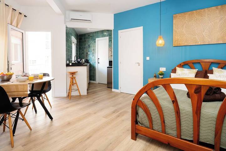 Entire apartment, New studio 20' Bcn Center / 10' walk to the beach / 15' Forum Bcn / balcony in Sant Adrià de Besòs, Barcelonès