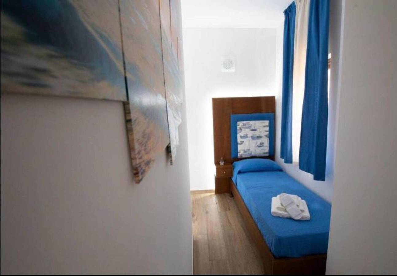 Zimmer 'La Rocca 3' mit privater Terrasse, Wlan und Klimaanlage in San Vito Lo Capo, Trapani Provinz