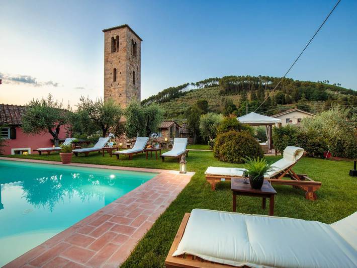 Agriturismo per 6 persone, con giardino e terrazza nonché piscina in Capannori