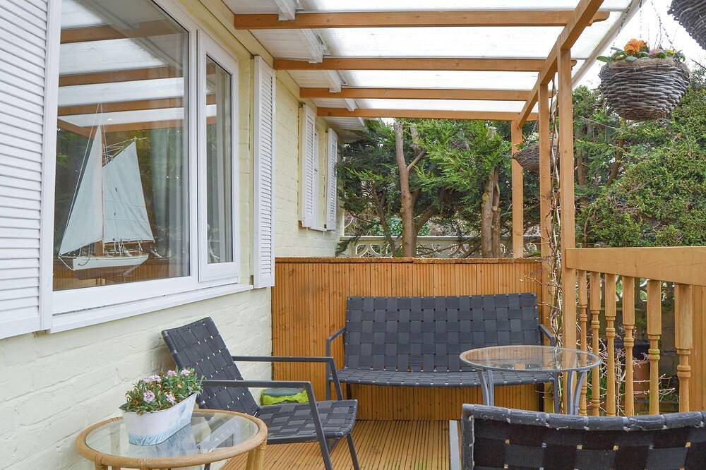 1 bedroom accommodation in Gunville, near Newport in Newport (Isle of Wight), Isle of Wight