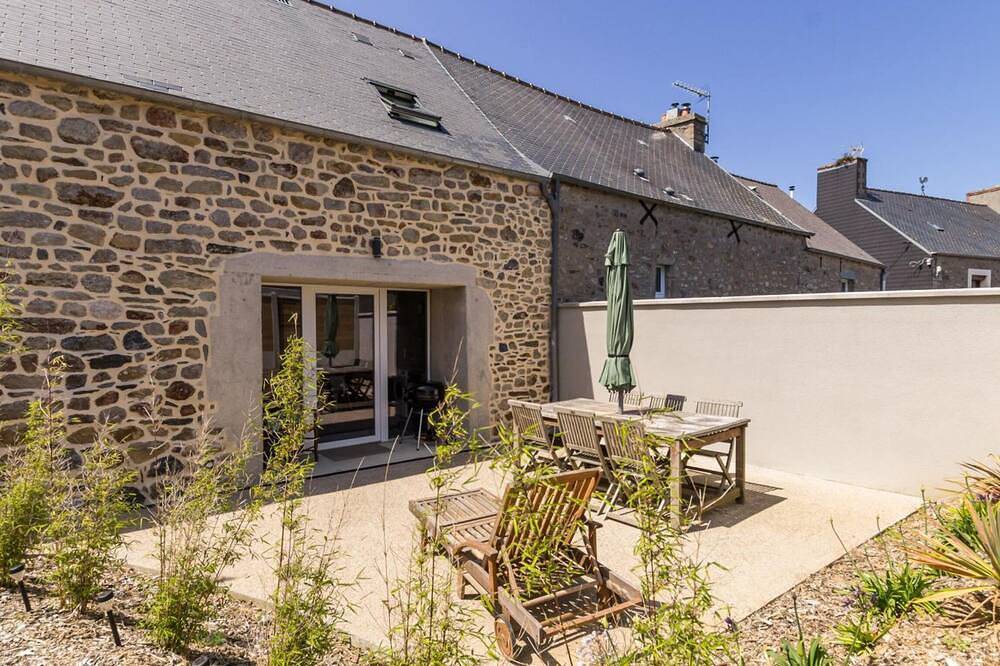 Maison lumineuse avec terrasse et jardin privé près de la plage in Bretteville, Région de Cherbourg
