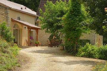 Gîte pour 8 personnes, avec jardin et vue à Sauveterre-la-Lémance