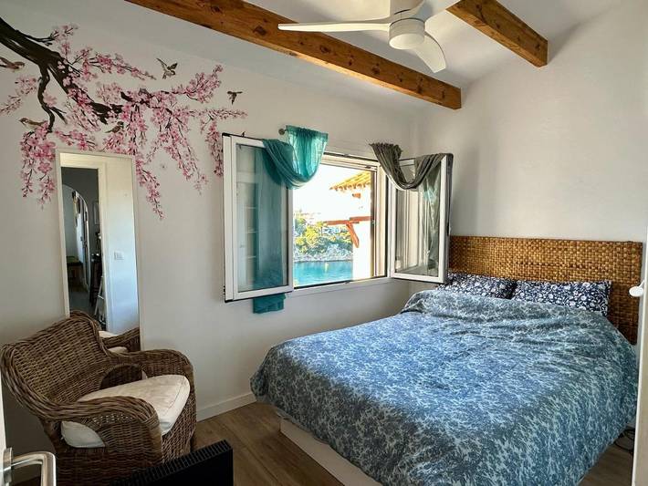 Ferienwohnung für 5 Personen, mit Balkon und Terrasse sowie Garten und Pool in Es Castell