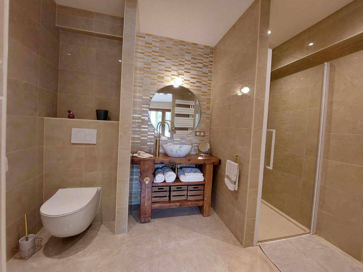 Appartement entier, One-Bedroom Apartment in Charmont-sous-Barbuise, Parc naturel régional de la Forêt d'Orient
