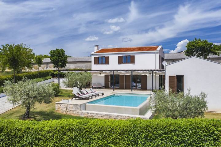 Ferienhaus für 8 Personen, mit Pool und Garten in Sveti Petar u Šumi