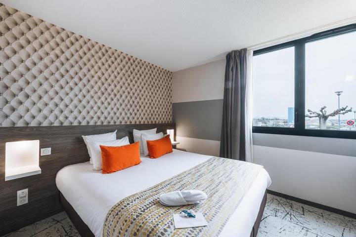 Hôtel pour 2 personnes, avec Terrasse et Jardin à Passage - 2