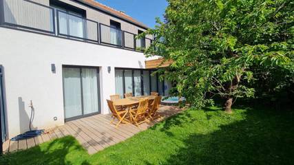 Location de vacances pour 6 personnes, avec balcon ainsi que jacuzzi et jardin à Milly-la-Forêt