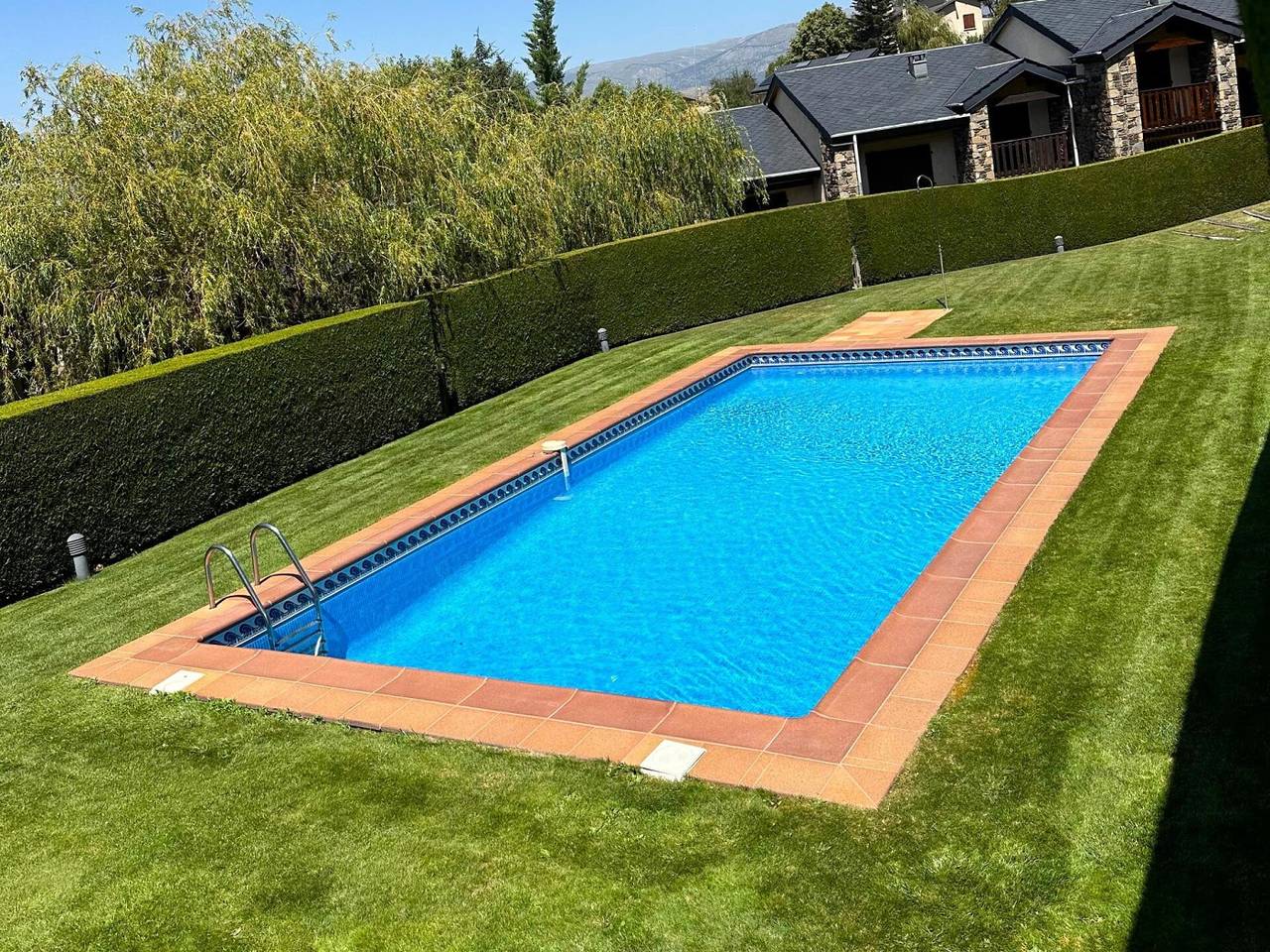 Entire holiday apartment, Ground Floor 1 room Pool, Fireplace & Private Garden in Osséja, Parc naturel régional des Pyrénées catalanes