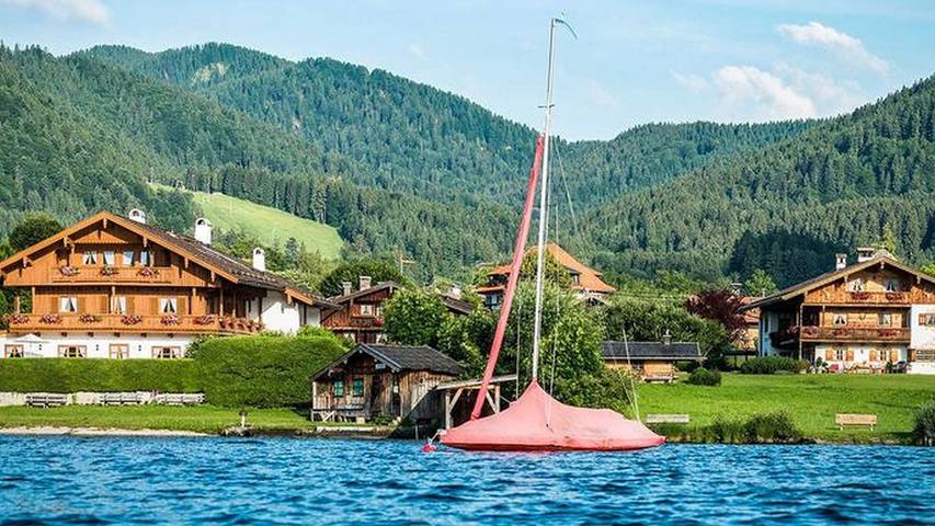 Holiday letting for 2 people, with view and garden as well as balcony and lake view in Tegernsee