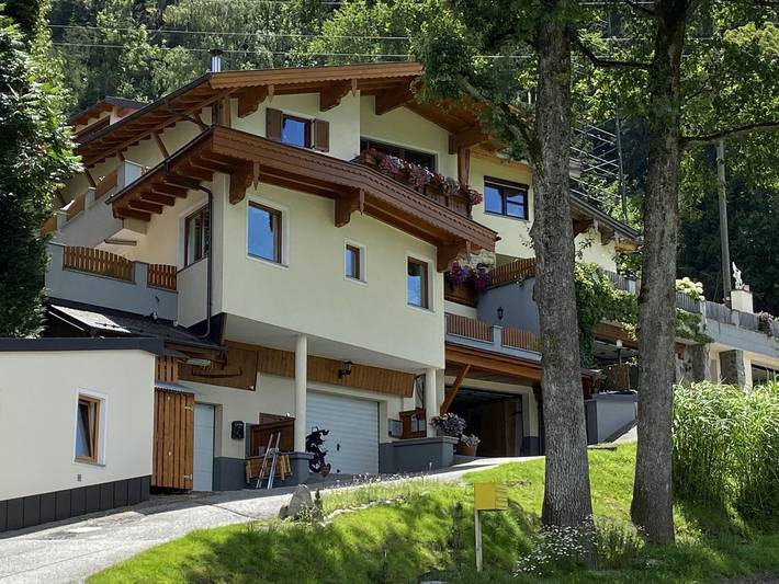 Ferienwohnung für 5 Personen, mit Terrasse und Garten sowie Ausblick in Kolsassberg