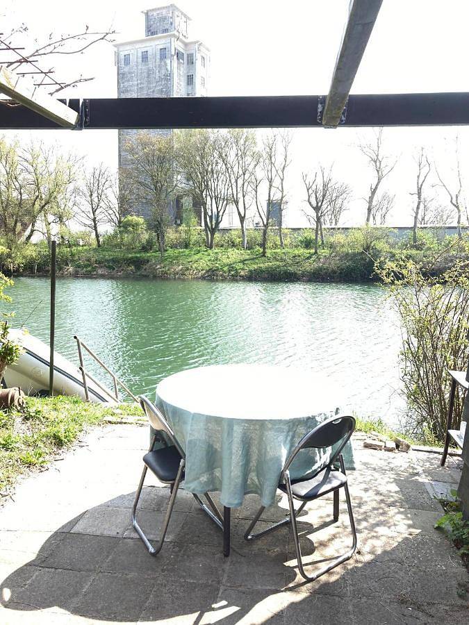 Tij Tiny house aan het getijdewater in Zierikzee in Zierikzee, Nederlandse Noordzeekust