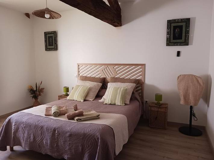 Location de vacances pour 4 personnes, avec terrasse ainsi que jardin et vue à Saint-Médard-de-Presque - 3