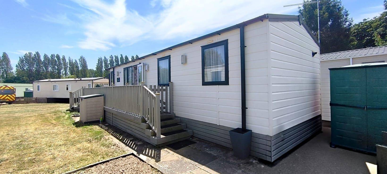 Static Caravan 2 Bed Sleeps 6 Dog Friendly in Northampton, Northamptonshire
