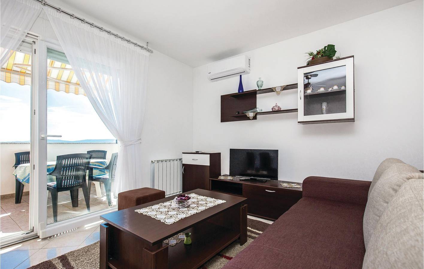 Ganze Ferienwohnung, Apartment mit Meerblick, Terrasse, WLAN und Parkplatz in Küstennähe in Kraljevica, Primorje-Gorski Kotar