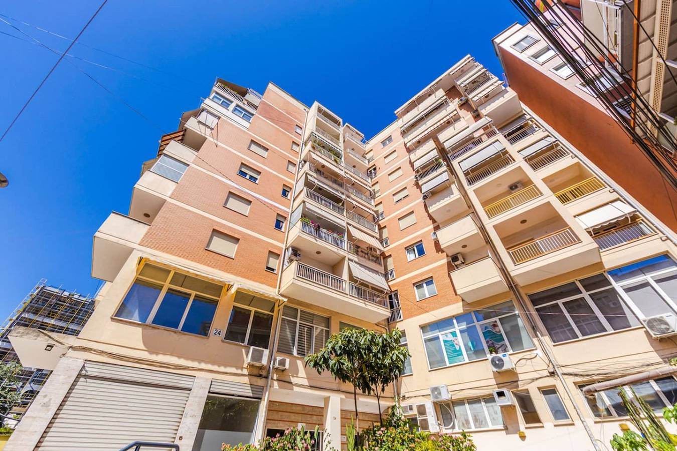 Ganze Wohnung, Ferienwohnung für 3 Personen mit Balkon in Tiranë, Albanien
