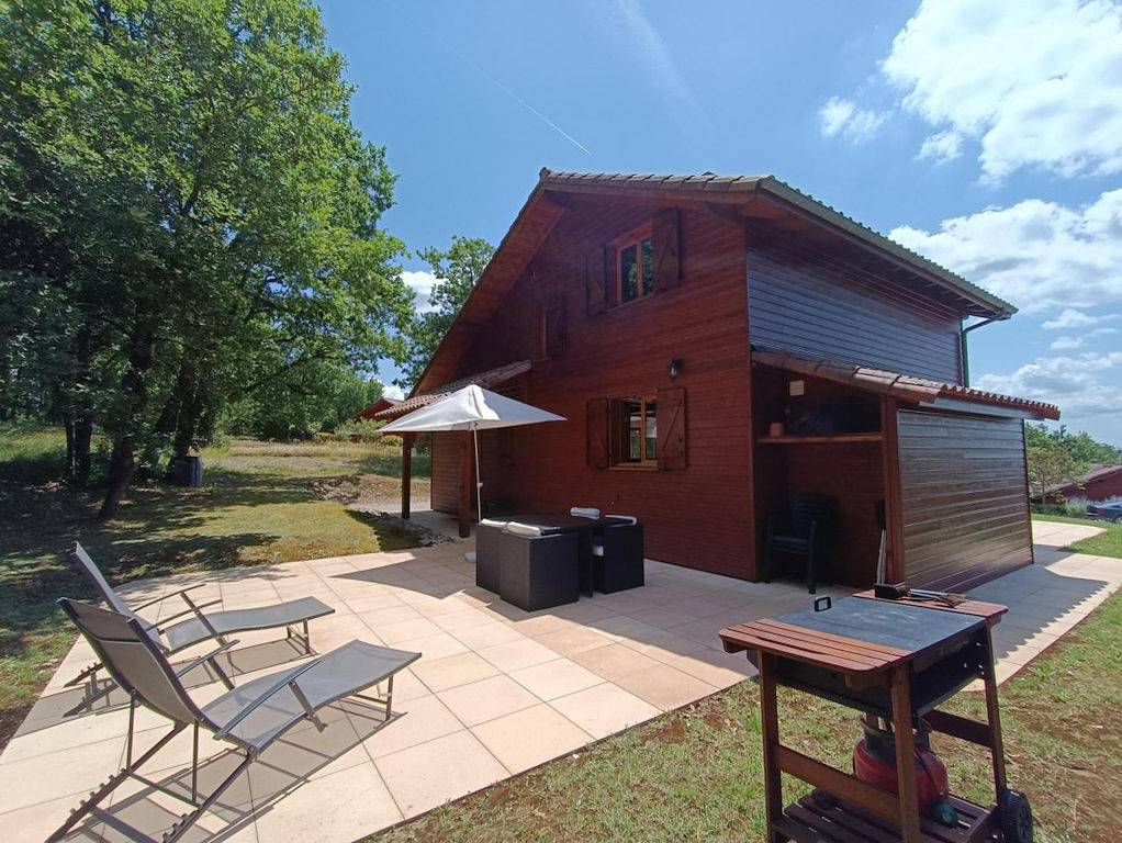 Chalet de la Truffière tout équipé sur golf à 7 km de Souillac in Lachapelle-Auzac, Lot