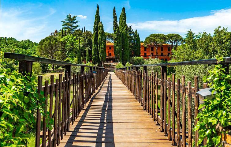 Entire holiday apartment, Ritorto Pool Apartment - Wifi, Parking & Kitchen in Massa Marittima, Grosseto Province