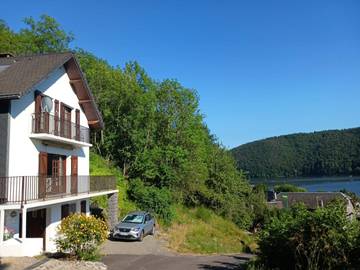 Gîte pour 6 personnes, avec terrasse dans Lac Chambon