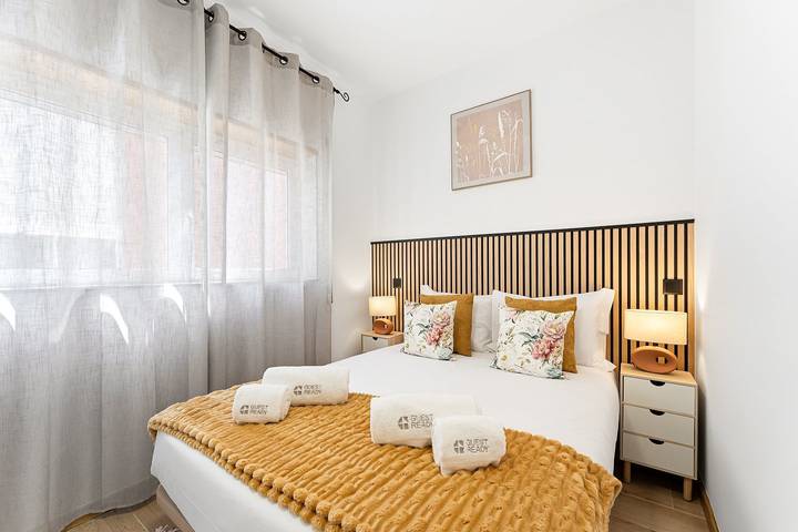 Geheel appartement, Vakantieappartement voor 4 personen met balkon in Árvore, Porto District