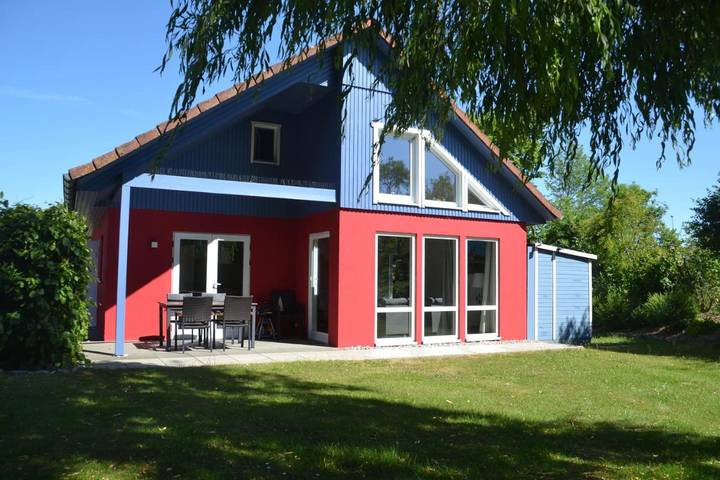 Ferienwohnung für 6 Personen, mit Terrasse und Garten sowie Ausblick