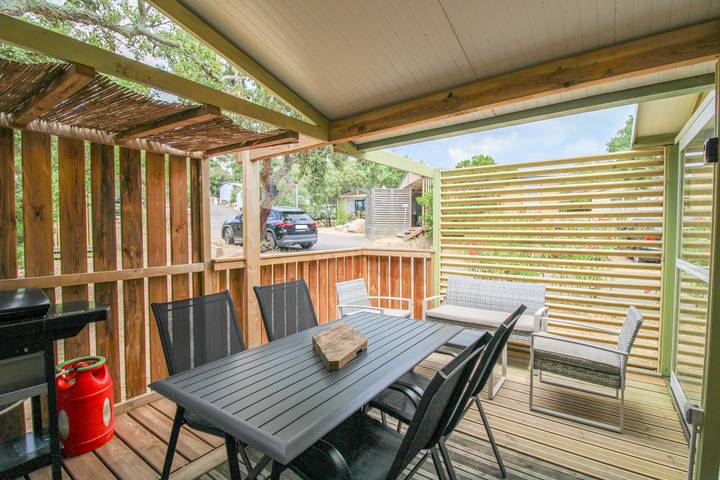 Chalet „Tout Confort 4min Strand“ mit Gemeinschaftspool, privater Terrasse & Klimaanlage in Pianottoli-Caldarello, Sartène und Umgebung