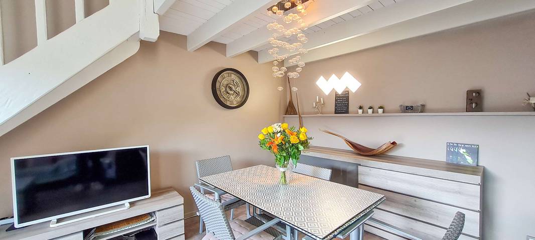 Appartement de vacances entier, Charmante villa au cœur du Village avec cour in La Couarde-sur-Mer, Île de Ré