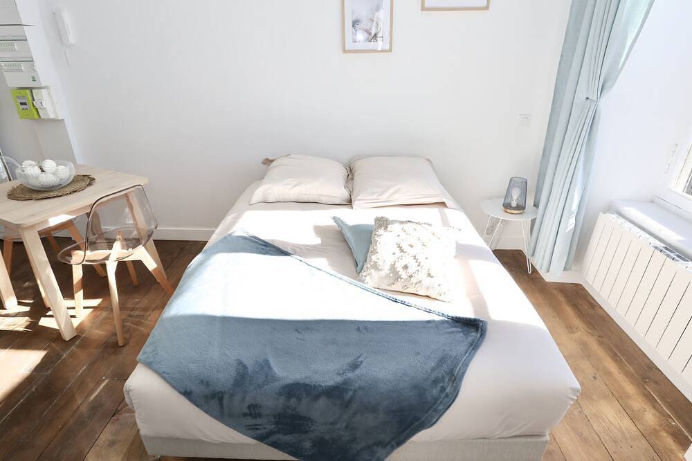 Apartamento entero, Napoléon Gare 1 ★ Studio ★ Lumineux★ Bylocly in Pontivy, Pontivy region