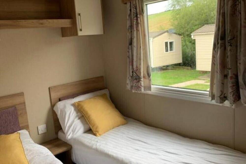 Newquay Bay Porth Caravan - 6 berth in Newquay, Cornwall