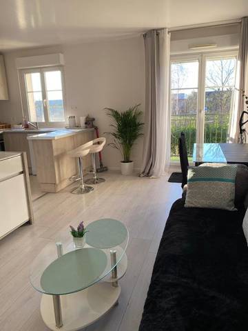 Gîte pour 2 personnes, avec vue et terrasse à Moissy-Cramayel