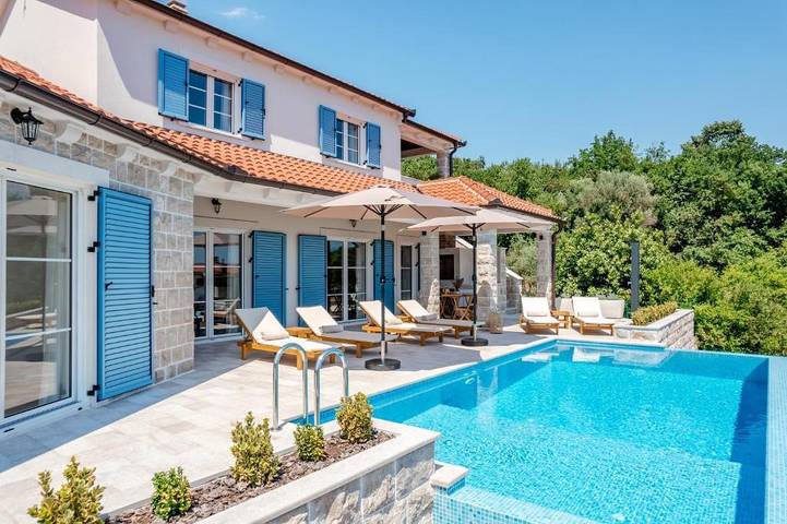 Vakantiehuis voor 8 personen, with Balkon/Terras and Tuin as well as Zwembad and Sauna in Montenegro