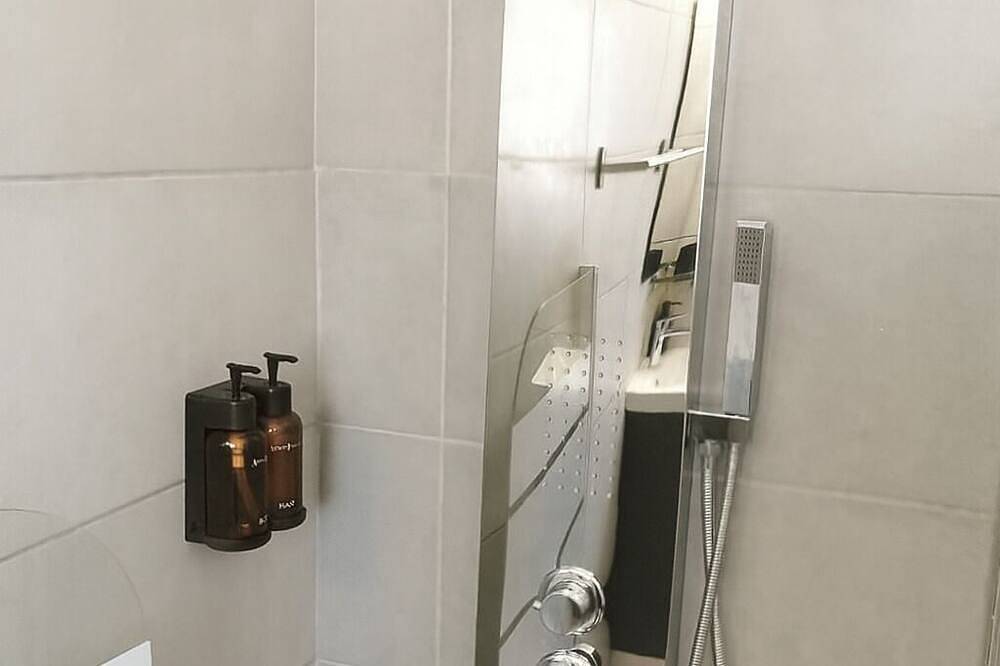 Appartamento intero, Alasia Modern 2Br Apt•Balcony• Near Nicosia Center in Nicosia, Sud di Cipro