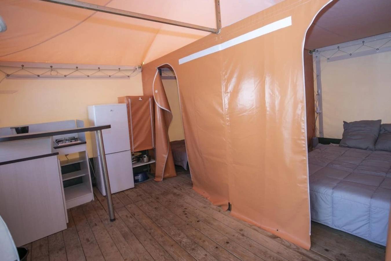 Zecamping 3 étoiles piscine pet friendly tente Bbq 20m2 4 pers in Mazères, Ariège