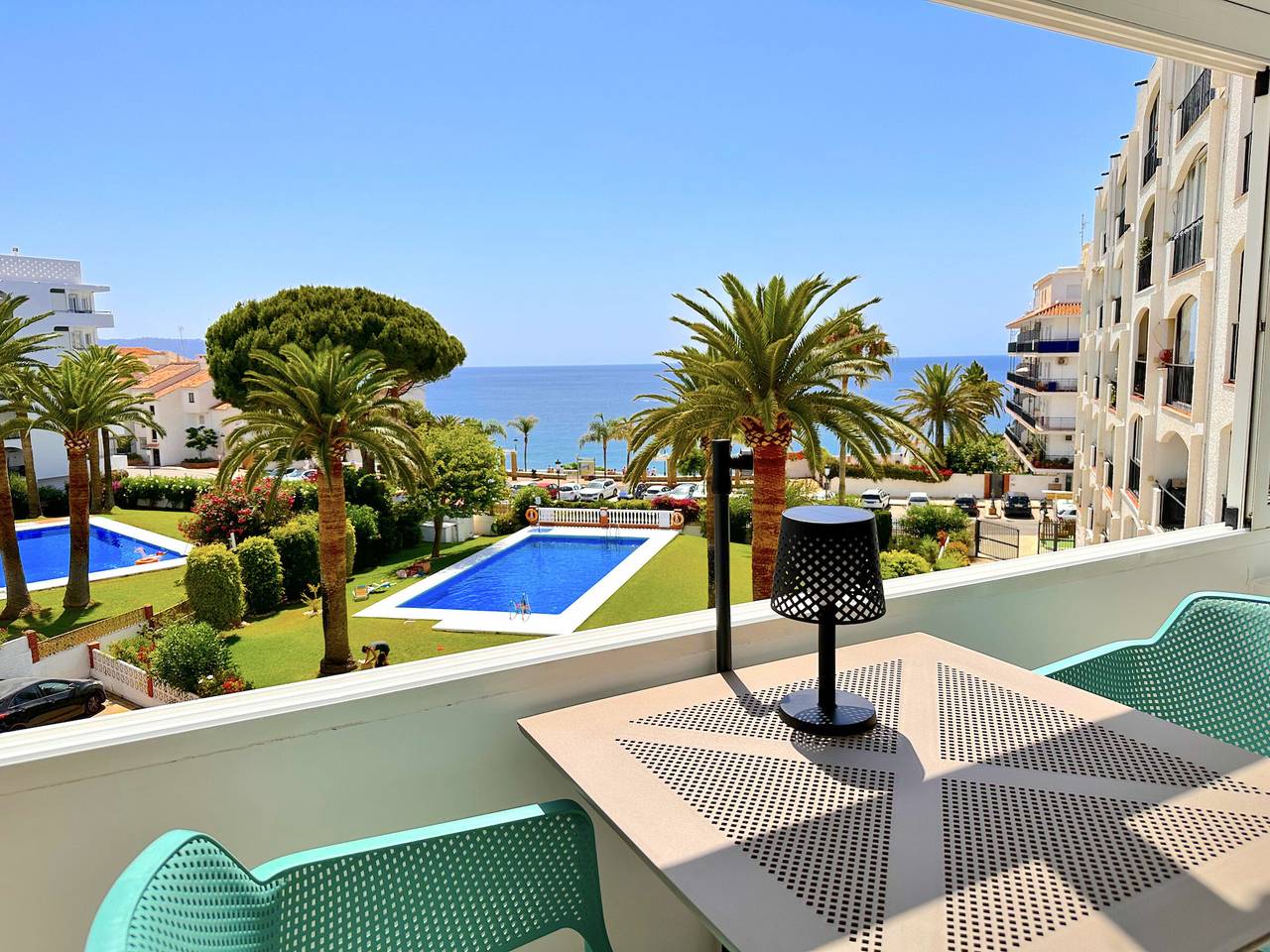 Studio entier, Studio luxueux à Nerja avec accès plage, piscine communautaire in Playa Carabeíllo, Nerja