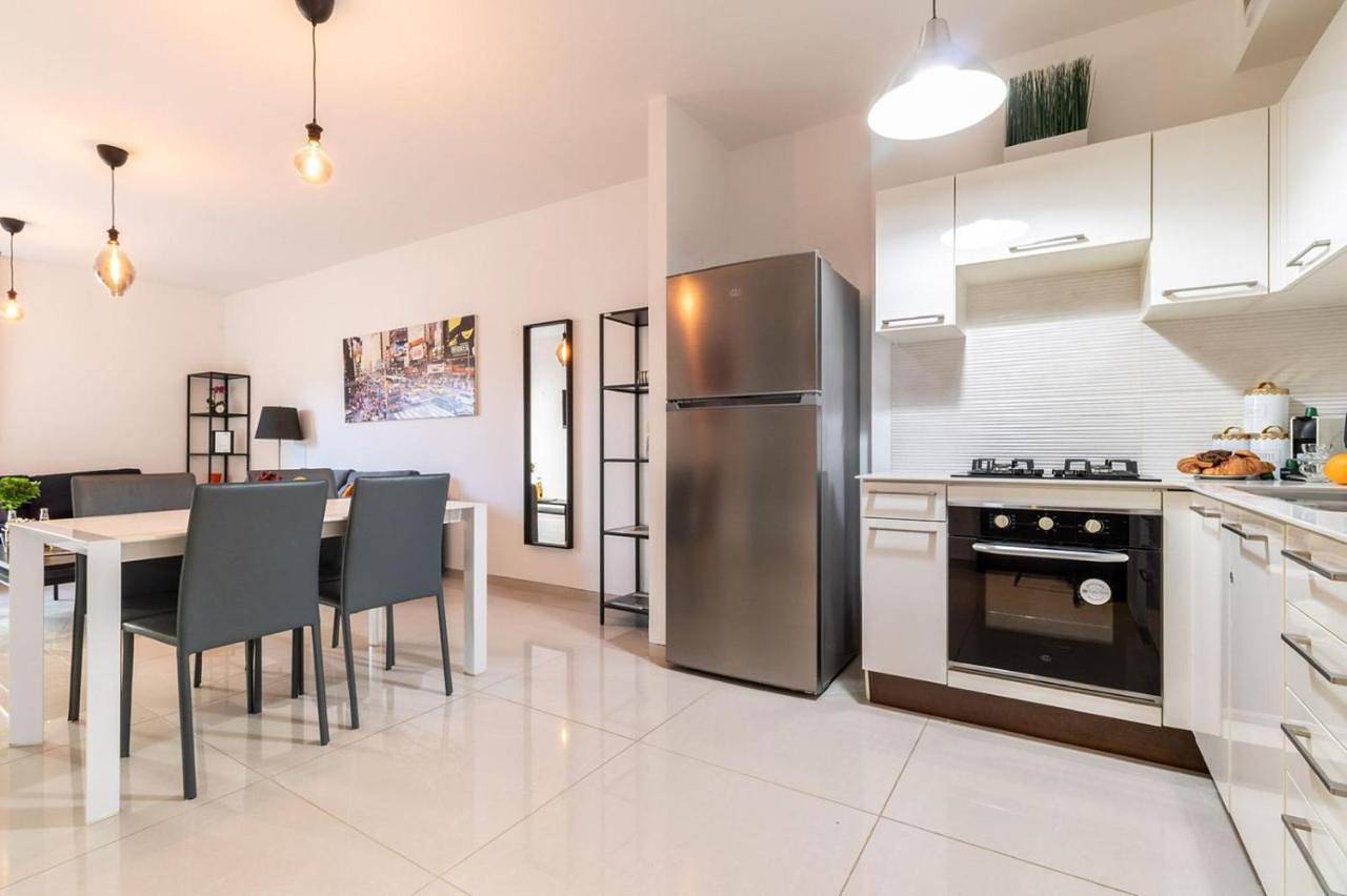 Entire apartment, Mounbaz Royal Suites - Alefimmoed in Jerusalem, Jerusalem District