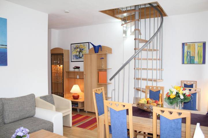 Vakantiewoning voor 8 personen, with whirlpool and sauna as well as terras and tuin in Daun