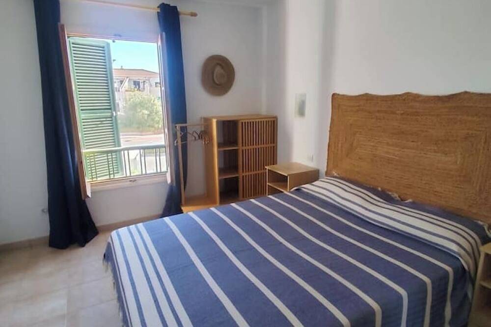 Entire apartment, A seaside retreat with swimming pool in Ciutadella, Menorca