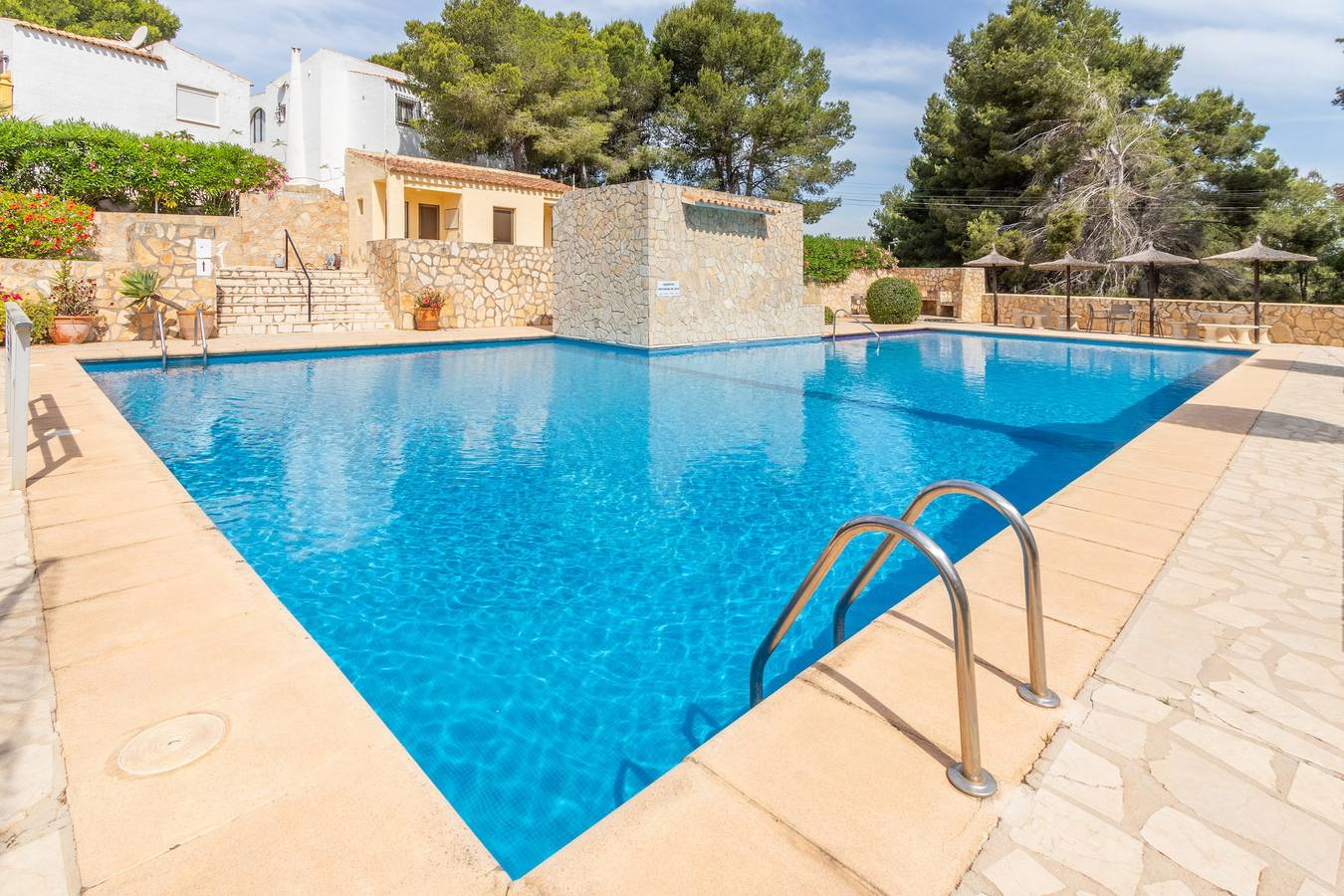 Apartamento entero, Apartamento 'Finca 9' con piscina compartida, Wi-Fi y aire acondicionado in Paichi, Teulada