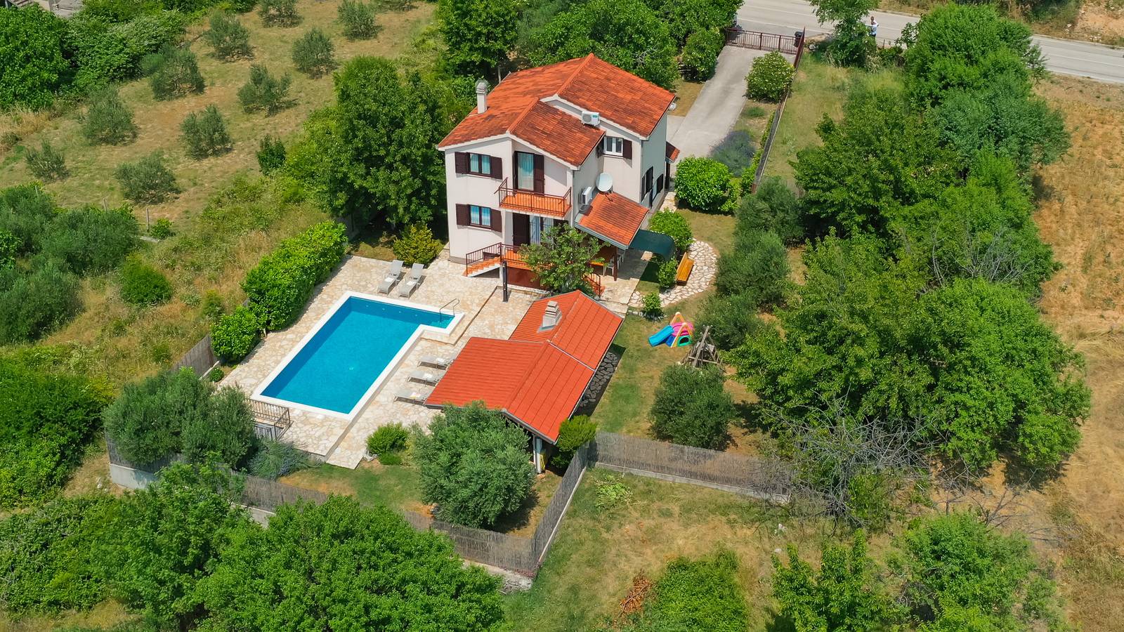 Villa Ivka-Omiš by Villas Guide in Dalmatinisches Zagora