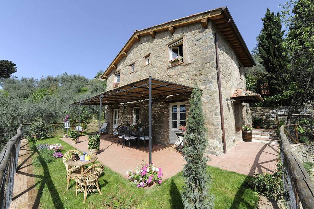 Villa for 7 People in Lucca, Lucca Province