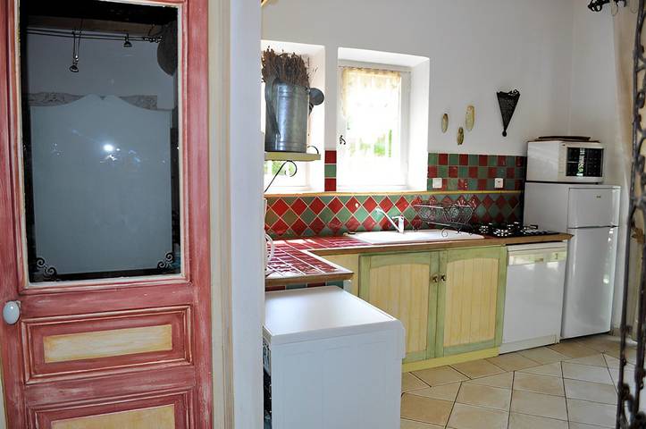 Gîte pour 4 personnes, avec piscine ainsi que jardin et terrasse à Cheval-Blanc - 4