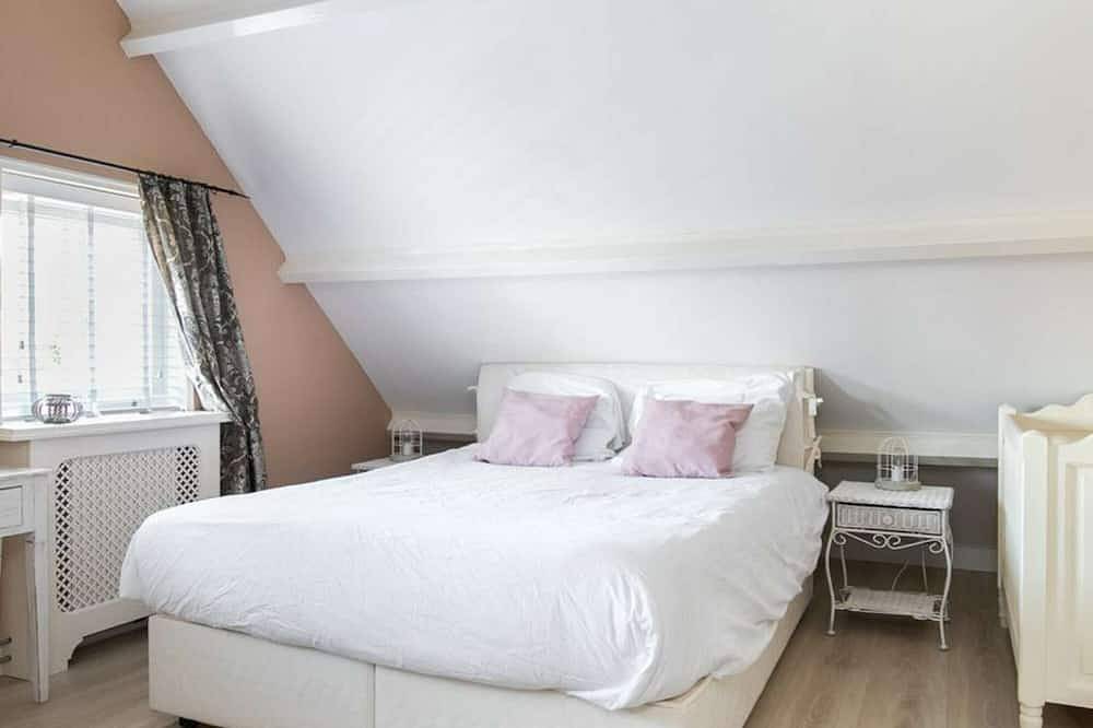 Cozy cottage with heated pool, garden and covered terrace in Franekeradeel, North Sea Netherlands