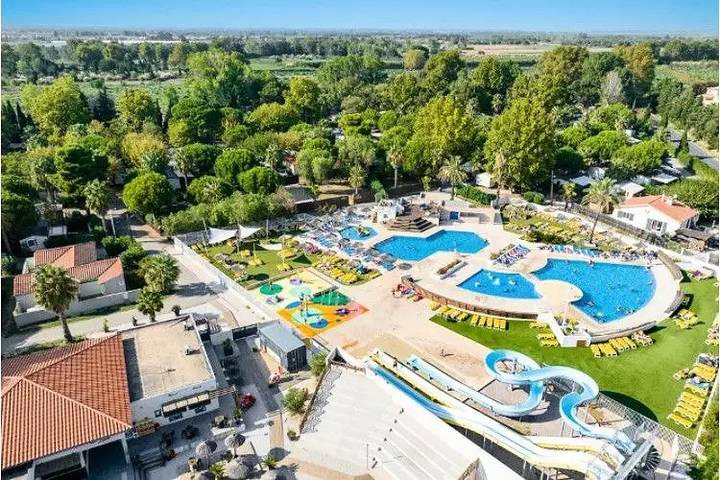 Camping pour 5 personnes, avec Terrasse
