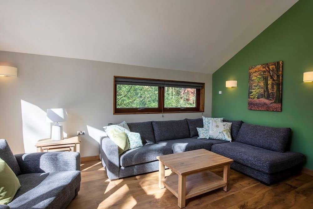 Delamere Forest Golden Oak 2 doubles and 1 twin in Delamere, Cheshire West and Chester