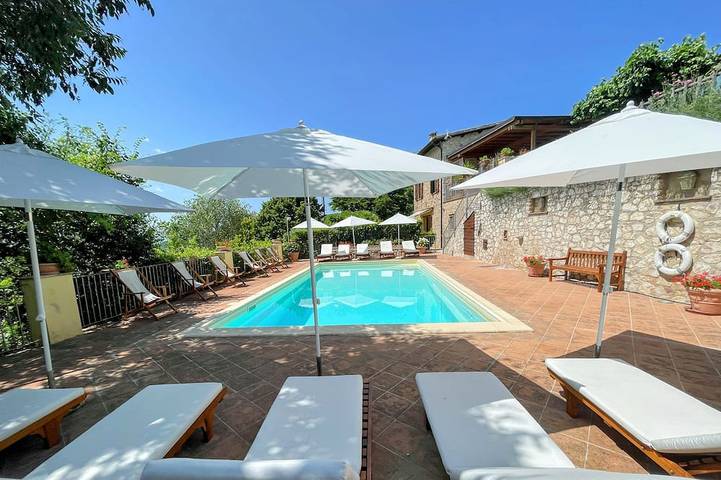 Agriturismo voor 5 personen, with zwembad and tuin as well as terras in Spoleto