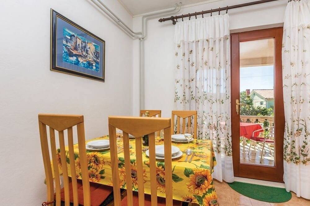 Ganze Wohnung, 2-Zimmer-Ferienwohnung mit Terrasse Cres in Cres Stadt, Cres