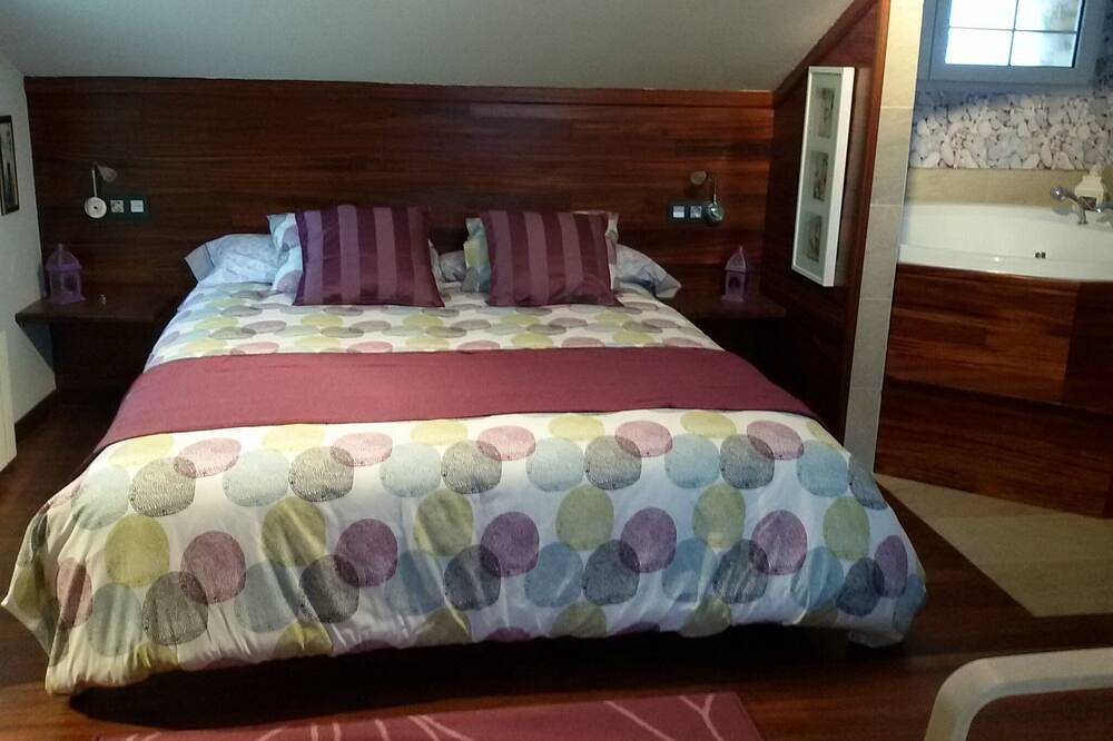 Apartamento entero, Atico-Loft con Jaccuzi en playa Sonabia. Fantásticas vistas al mar y al monte in Castro Urdiales, Costa de Cantabria