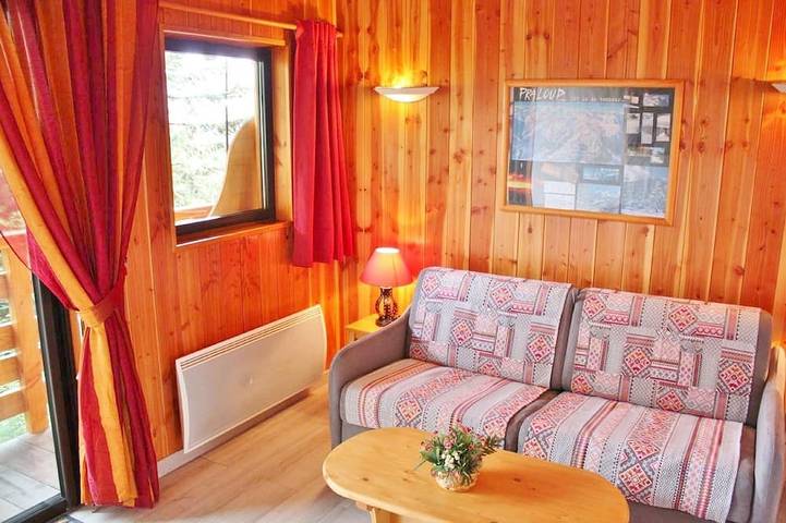 Entire apartment, Studio *** 30 m² Pra-Loup 1600 m at the foot of the slopes. Southern Alps in Pra-Loup, Uvernet-Fours
