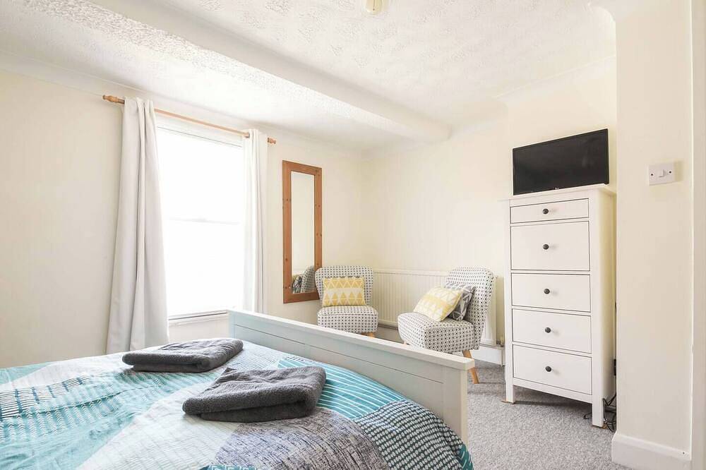 Entire apartment, Rooftops is a centrally located two-bedroom apartment, with everything on your doorstep. in Whitstable, Kent