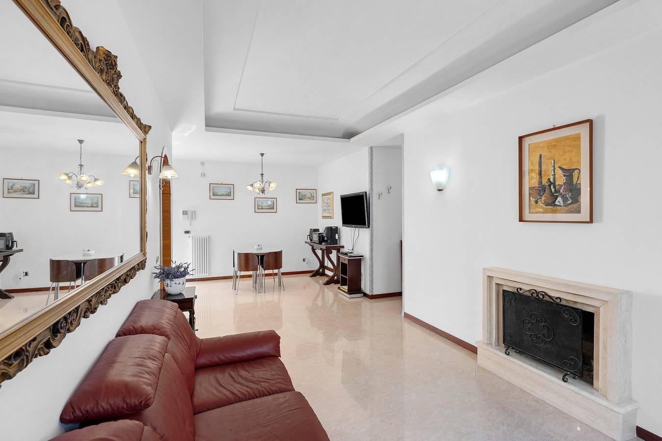 Entire apartment, Suite Ermosa: Independent Apartment in Villa with Private Garden, Wi-Fi & Air Conditioning in Pozzuoli, Naples Province